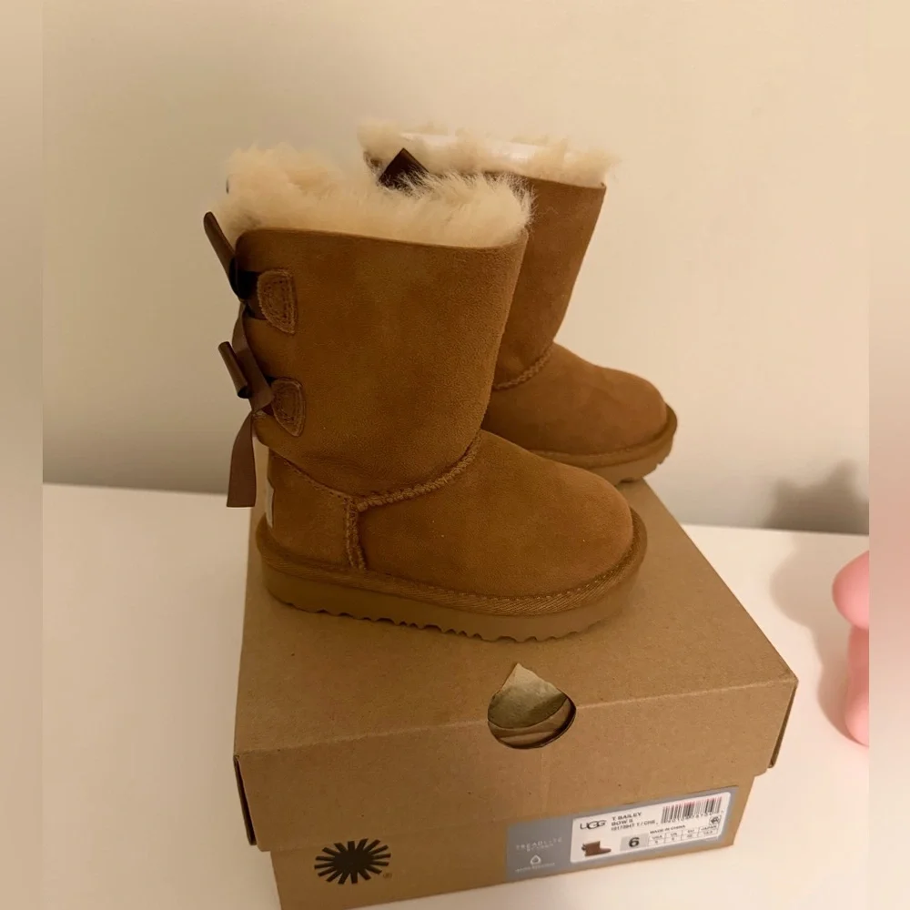Toddler UGG Bailey Bow II Booties - Tan size 6 NWT